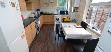 4 bedroom terraced house to rent