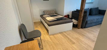 Helle, möblierte 2-Zimmer-Wohnung in saniertem Altbau – zentral