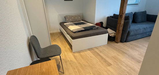 Helle, möblierte 2-Zimmer-Wohnung in saniertem Altbau – zentral