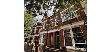 Flat to rent in Fairbridge Road, London N19