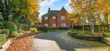 Flat for sale in Downs Drive, Guildford GU1