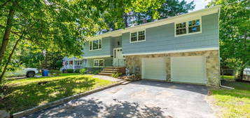 3 Orchard Sq, Caldwell, NJ 07006