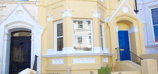 Flat to rent in Carisbrooke Road, St. Leonards-On-Sea TN38