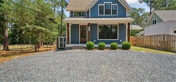 165 E New Jersey Ave, Southern Pines, NC 28387