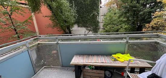 Gut geschnittene 2,5 Zimmer Wohnung mit Wohnküche und Balkon