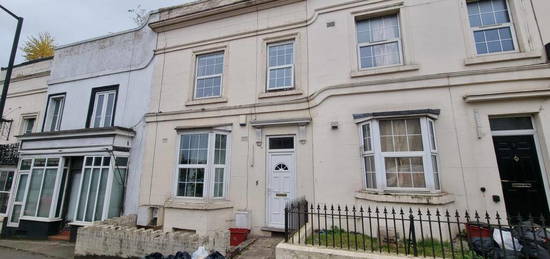 6 bedroom terraced house