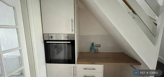 2 bedroom terraced house