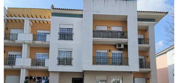 Apartamento T3 em zona residencial de Almeirim