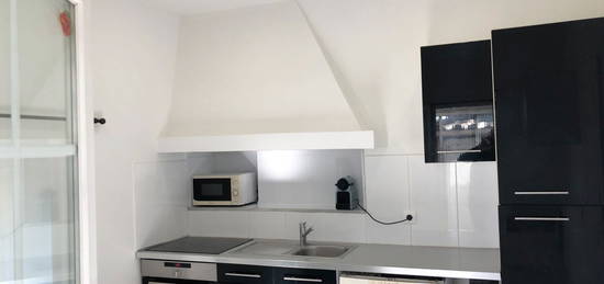 A louer petite Maison 33m2 f1 sur St Jacques Grasse