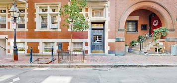 30 Pinckney St Apt 2, Boston, MA 02114