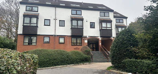 Flat to rent in Wellington Road, Bournemouth BH8