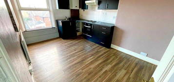 Terraced house to rent in Colwyn Road, Leeds LS11