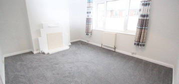 Flat to rent in Oakleigh Court, Church Hill Road, East Barnet, Hertfordshire EN4