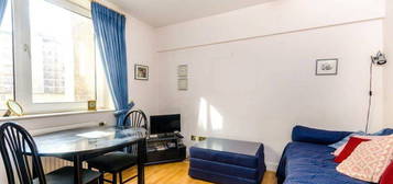 Flat to rent in Chelsea Cloisters, Sloane Avenue SW3