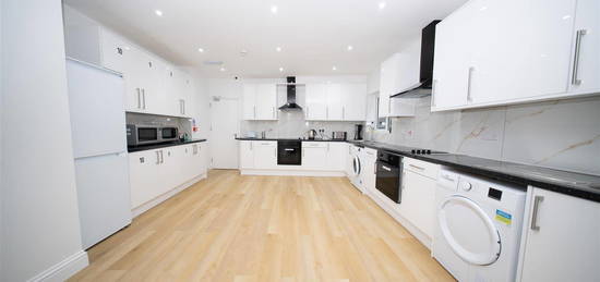 Property to rent in Bath Road, Hounslow TW4