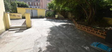 Indipendente con cortile e giardino