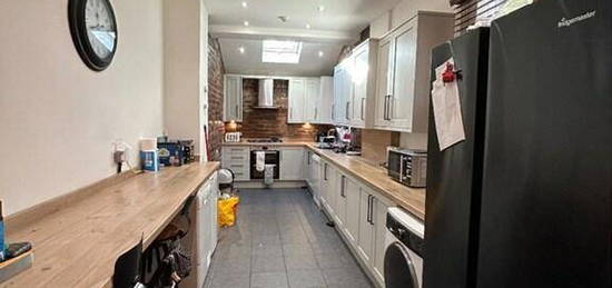 6 bedroom terraced house