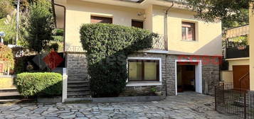 Villa in vendita in via Paolo Frairia