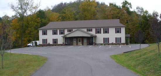 8 Park St #106, Shinnston, WV 26431