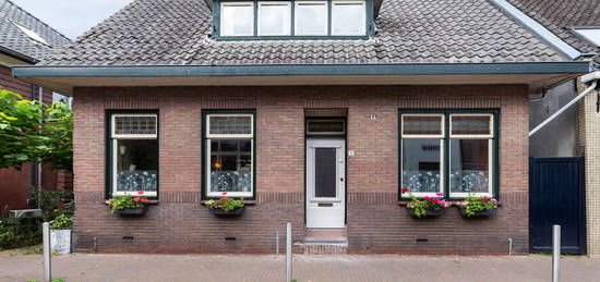 Dorpstraat 18