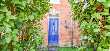 2 bed terraced house to rent