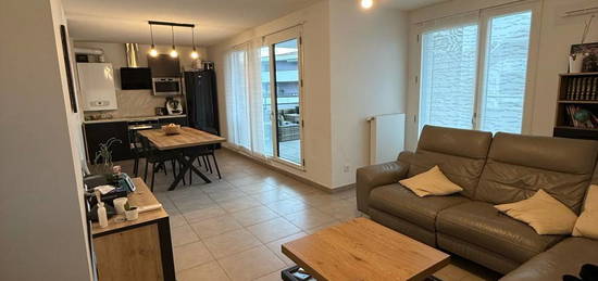 Appartement  à louer, 4 pièces, 3 chambres, 83 m²