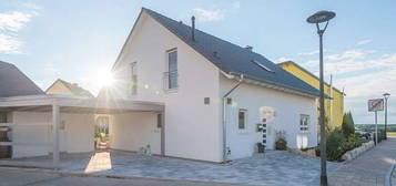 Doppelhaushälfte nebst Garten und Carport