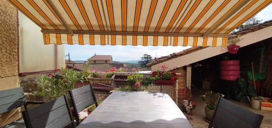 Maison de village avec terrasse et jardin