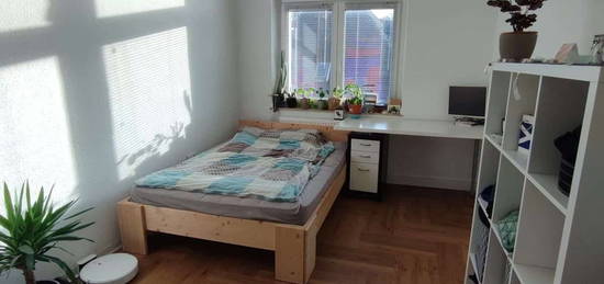 Freundliche 2,5-Zimmer-Wohnung mit Balkon und Einbauküche in Essen