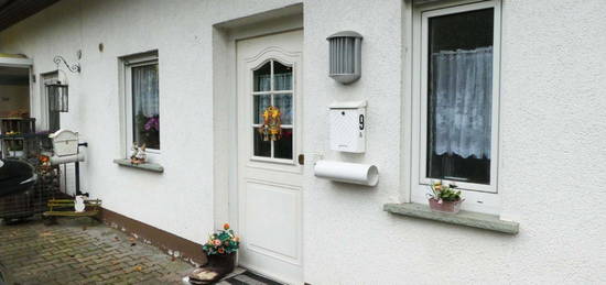 AUMÜLLER-Immobilien - 2 Häuser, Reihen-End- und Mittelhaus als Zweigenerationen-Haus oder Mietobjekt