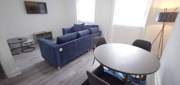 3 bedroom flat to rent