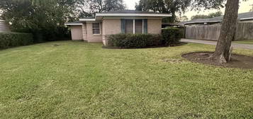 2715 S 33rd St, Port Arthur, TX 77640