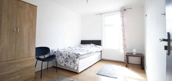 Room to rent in Churston Avenue, Plaistow E13