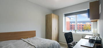 Town house to rent in Derwent Way, Nottingham NG7