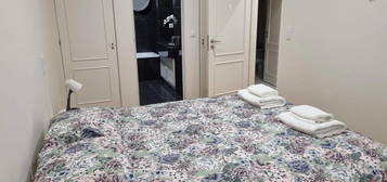 421436 - Quarto 1, com cama de casal e wc...