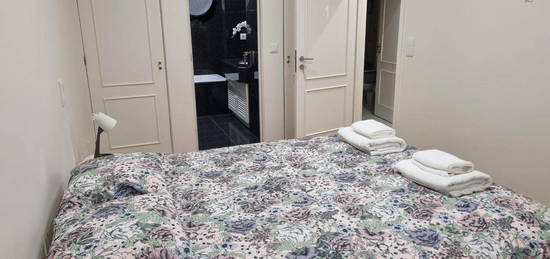 421436 - Quarto 1, com cama de casal e wc...