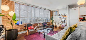 Flat for sale in Peckham Grove, London SE15