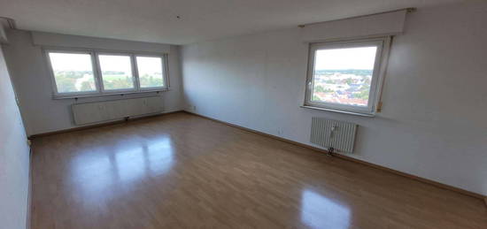 Vorteilhaft geschnittene 4-Zimmerwohnung mit Balkon, Tiefgarage und Keller