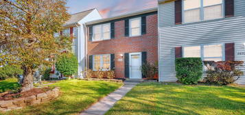 8634 Anna Ct, Manassas Park, VA 20111