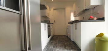 5 bedroom terraced house to rent