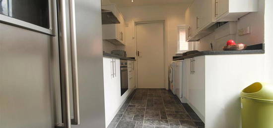 5 bedroom terraced house to rent