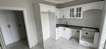 FOUR LAND'DEN STAD ARKASINDA 2+1 ARA KAT KİRALIK DAİRE