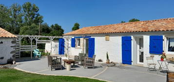 Maison ancienne rénovée avec piscine