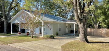 118 College St S, Slocomb, AL 36375