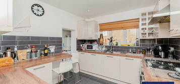 2 bedroom maisonette