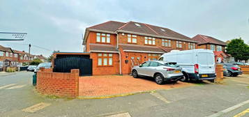 6 bed semi-detached house for sale