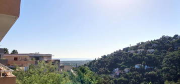 Beau 3 pièces lumineux vue mer dans une résidence avec piscine - Mandelieu