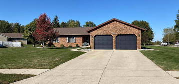 1305 Canterbury Dr, Celina, OH 45822