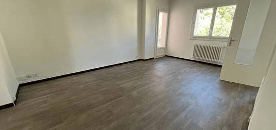 Appartement  à louer, 3 pièces, 2 chambres, 57 m²