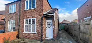 2 bed semi-detached house for sale